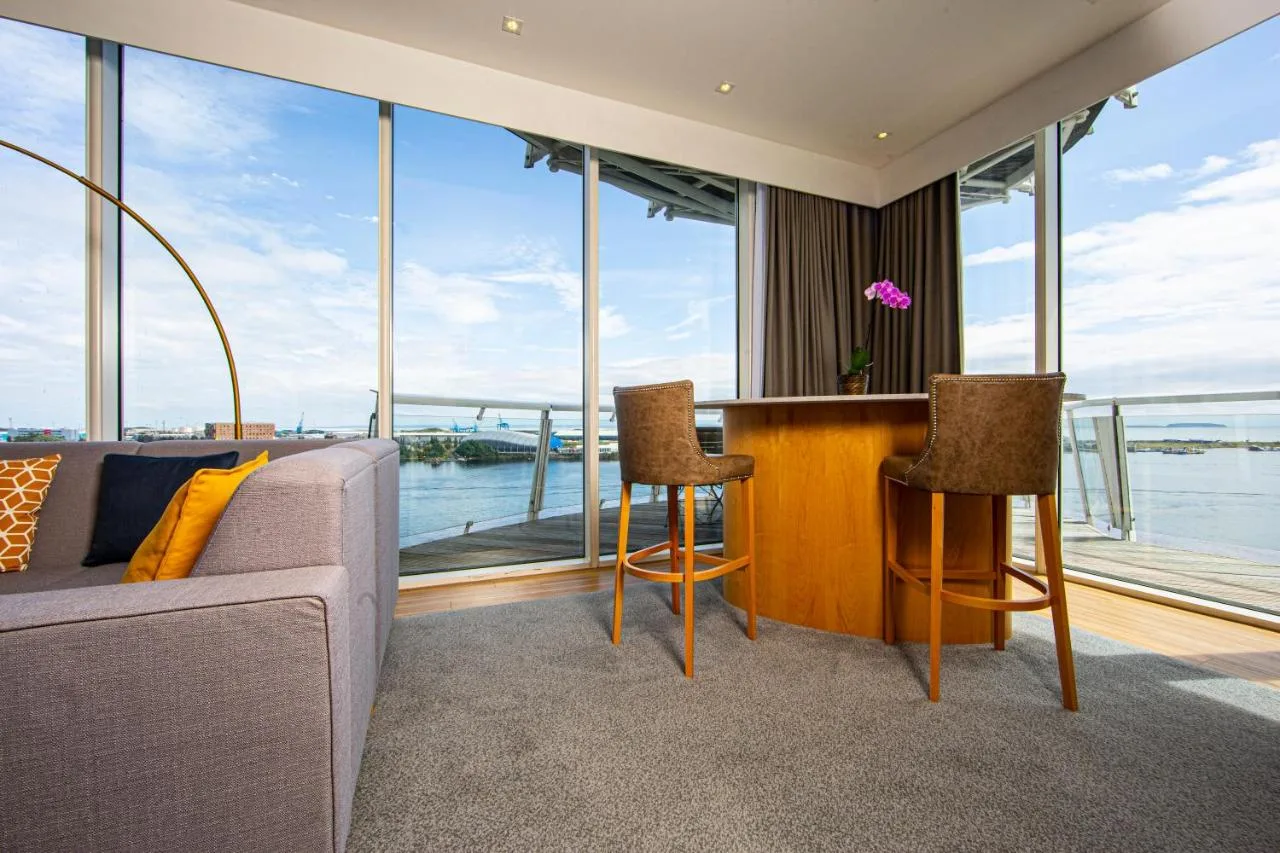 One-Bedroom King Suite with Harbor View